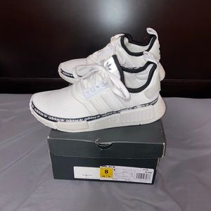 BRAND NEW WITH TAGS Women’s- Adidas NMD R1 Cloud White
RUN LARGE FIT LIKE 8.5-9